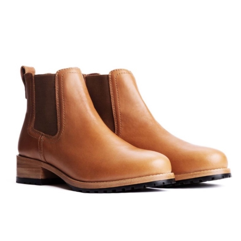 Portland Leather Goods Patina chelsea boots in women’s size 9 bourbon